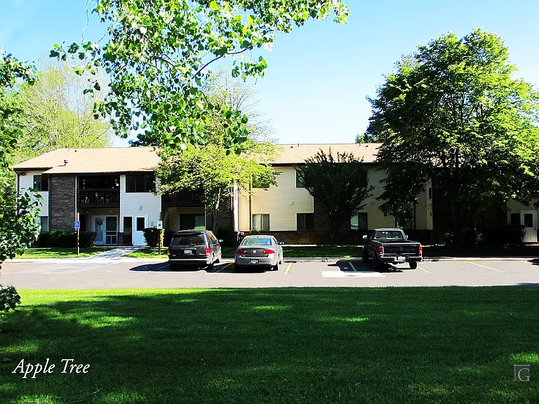 1249 Greenhouse Rd — Photo 3