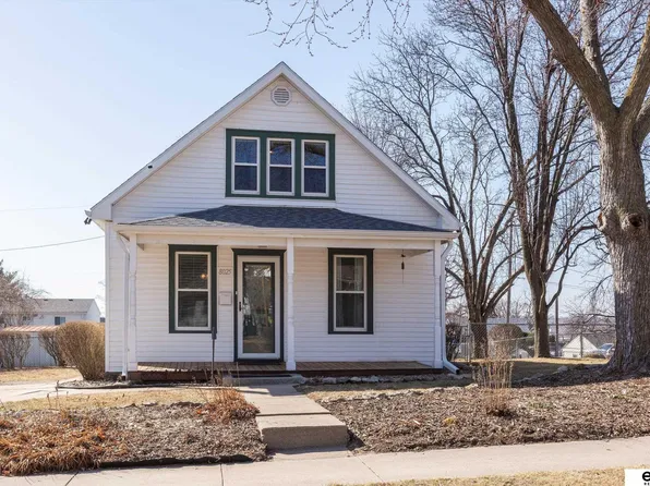 8025 Maywood St, Ralston, NE 68127
