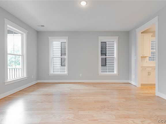 3rd image of 1021 Rennie Ave
