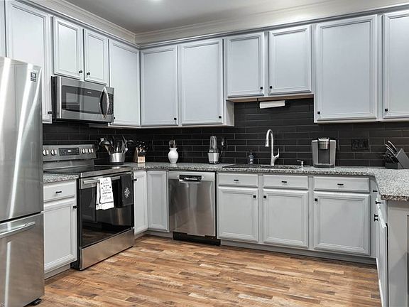 2nd image of 402 Southlake Ct