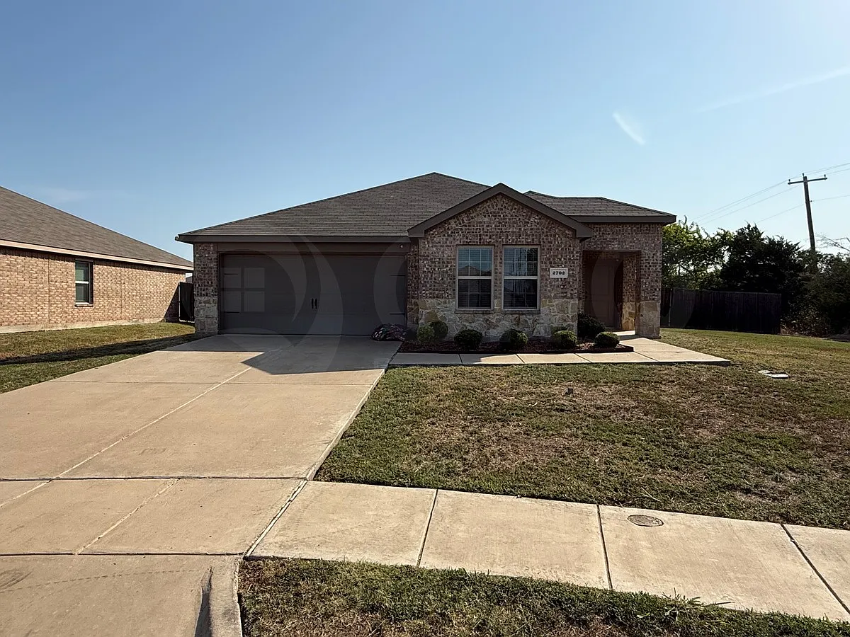 3 bed, 2.0 bath, 1531 sqft, $2,050 — Photo 2