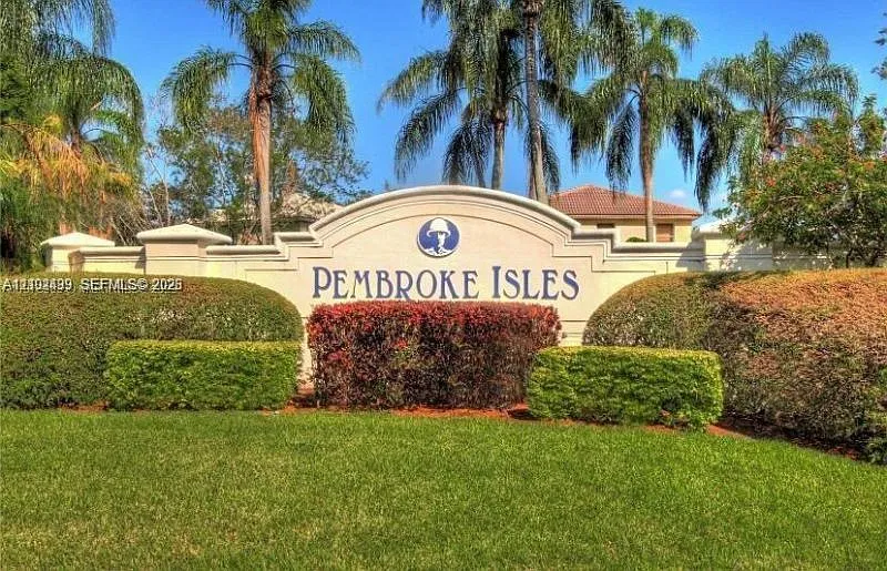 3 bed, 2.5 bath, 1726 sqft, $3,650 — Photo 3