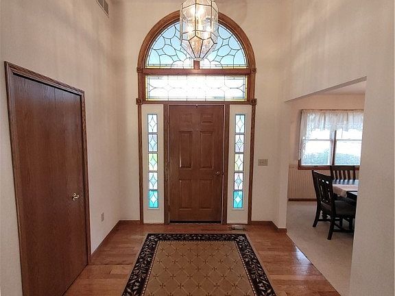 2nd image of 403 Idlebrook Dr