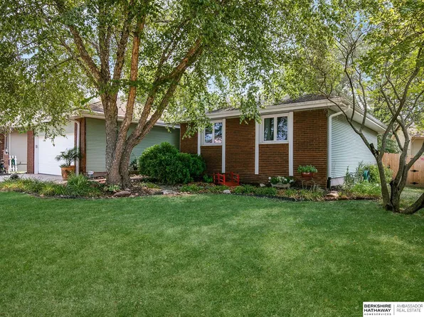 5261 N 110th Cir, Omaha, NE 68164