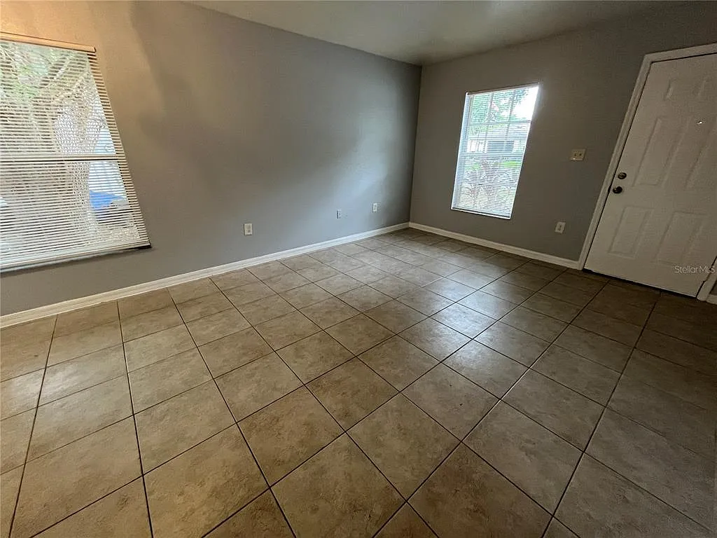 3 bed, 2.0 bath, 1101 sqft, $1,680 — Photo 2