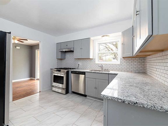 3rd image of 774 Serben Dr
