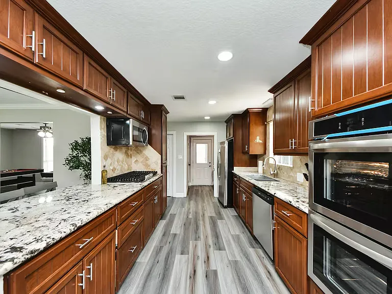 611 Sycamore Dr — Photo 11