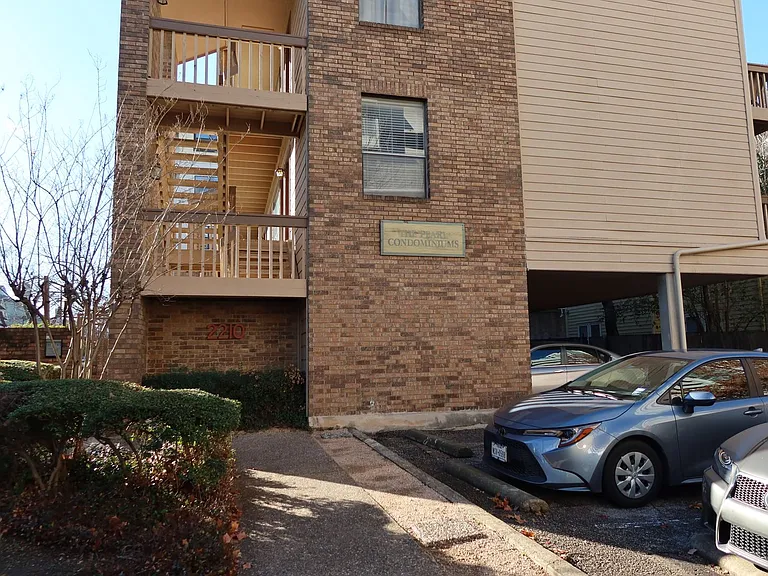 2210 Pearl St #303 — Photo 2
