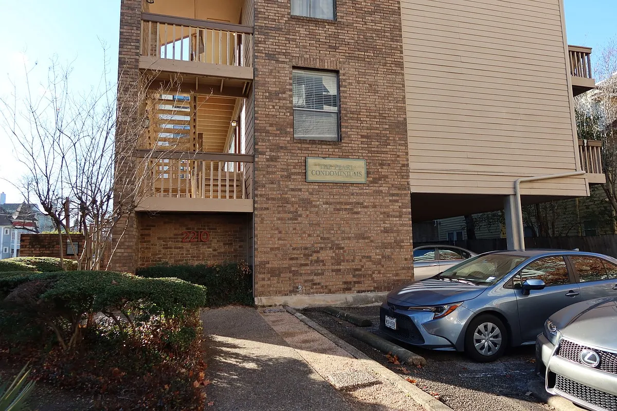 Building Photo - 2210 Pearl St #303