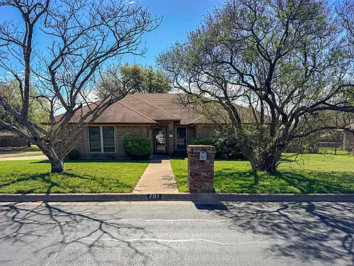 701 Daniels Dr Photo 1
