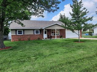 810 W Wildwood Dr, Mt Zion, IL 62549