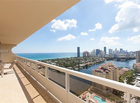 5th image of 20191 E Country Club Dr APT Ts10