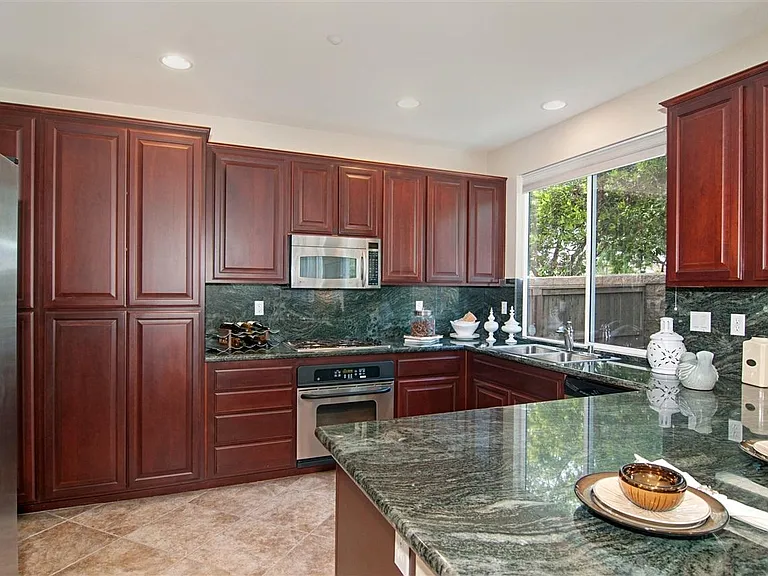 10512 Hollingsworth Way — Photo 9