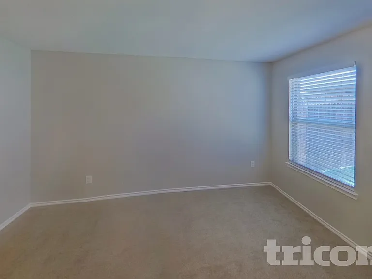 2511 Glen Hollow Dr — Photo 9