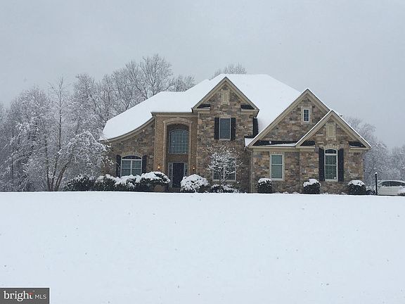 3rd image of 1608 Angleside Rd