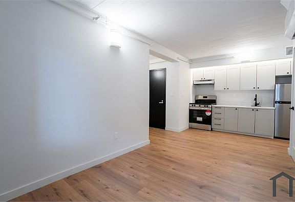 3rd image of 2252 Aqueduct Ave E #4B