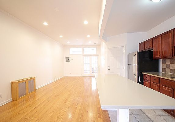 3rd image of 784 Halsey St APT 3
