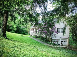 903 W Outer Dr, Oak Ridge, TN 37830