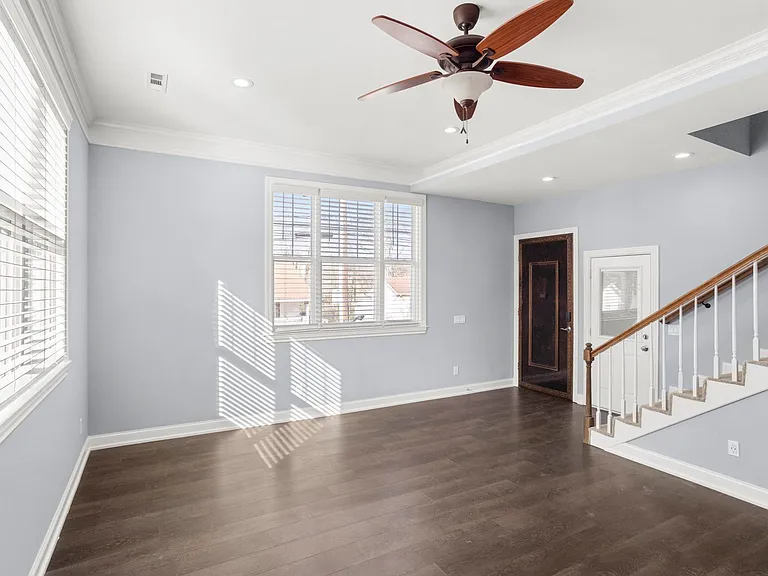 239 E Bledsoe St — Photo 11