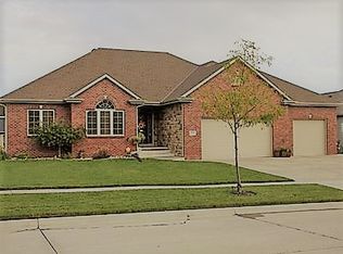 7800 Katrina Ln, Lincoln, NE 68512