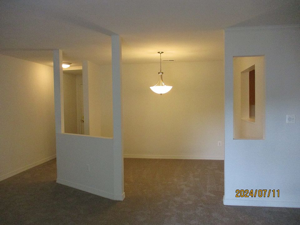 Dining Room is 9x10