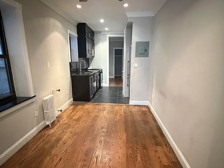 325 E 5th St #D3 — Photo 7