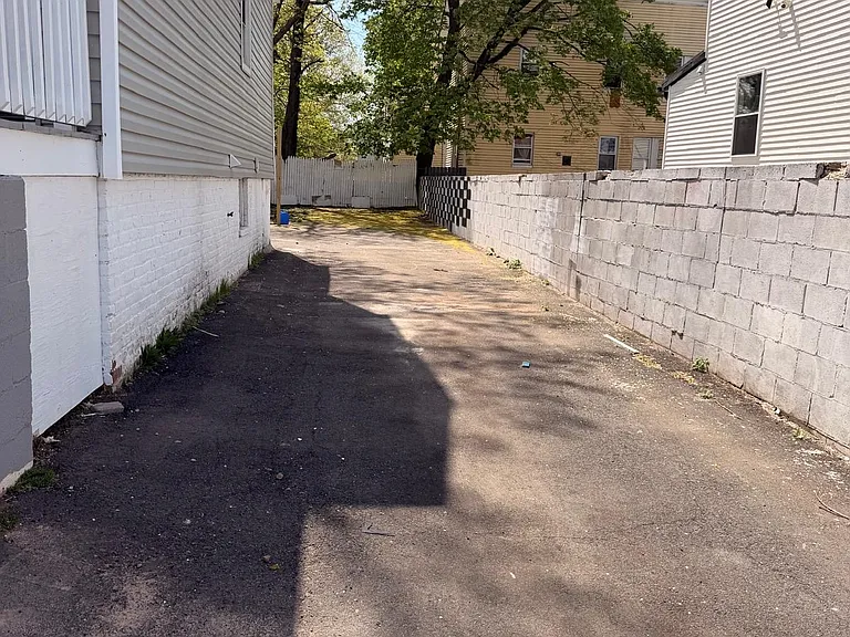 392 14th Ave — Photo 5