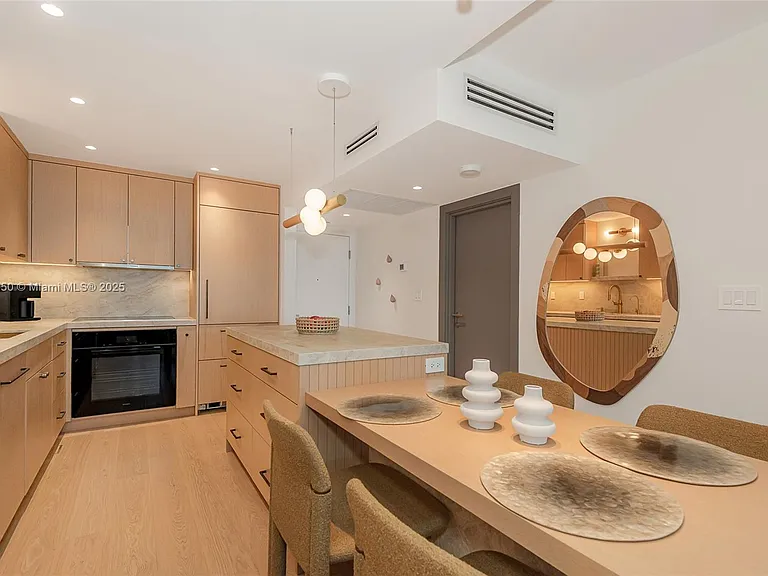 2301 Collins Ave #1527 — Photo 21