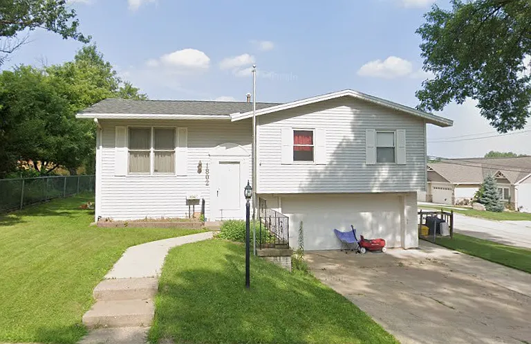 1802 Keyway Dr — Photo 2