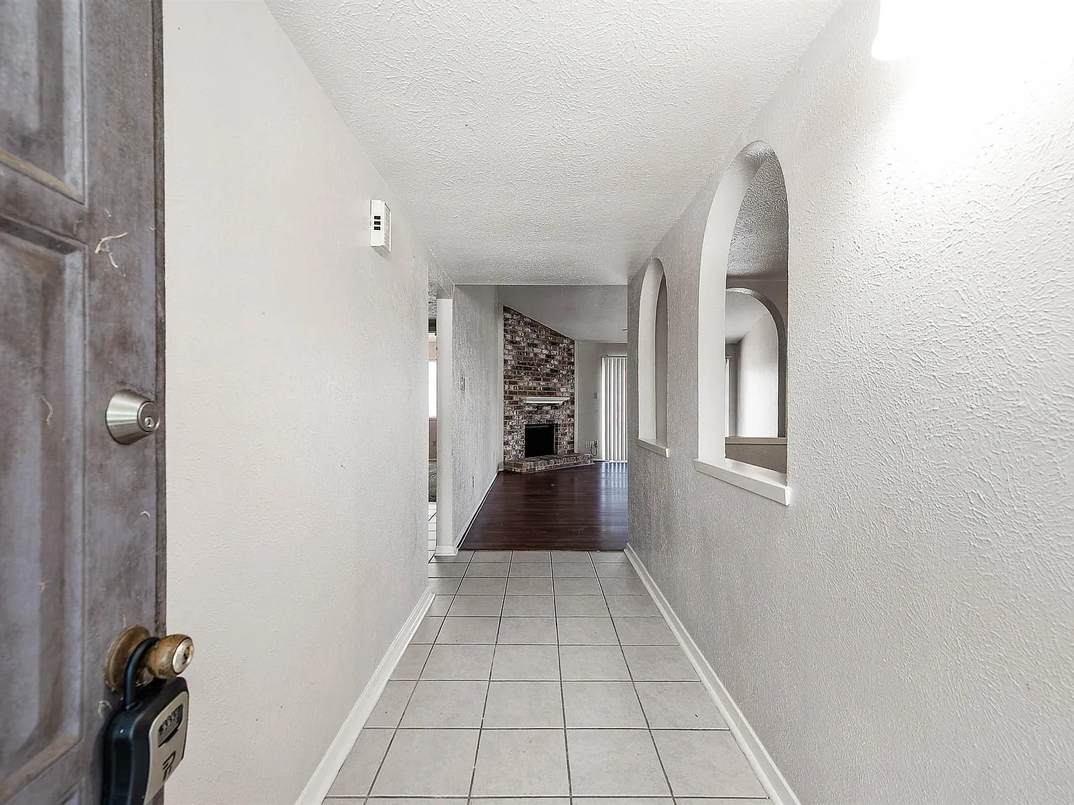 3 bed, 2.0 bath, 1418 sqft, $1,800 — Photo 4