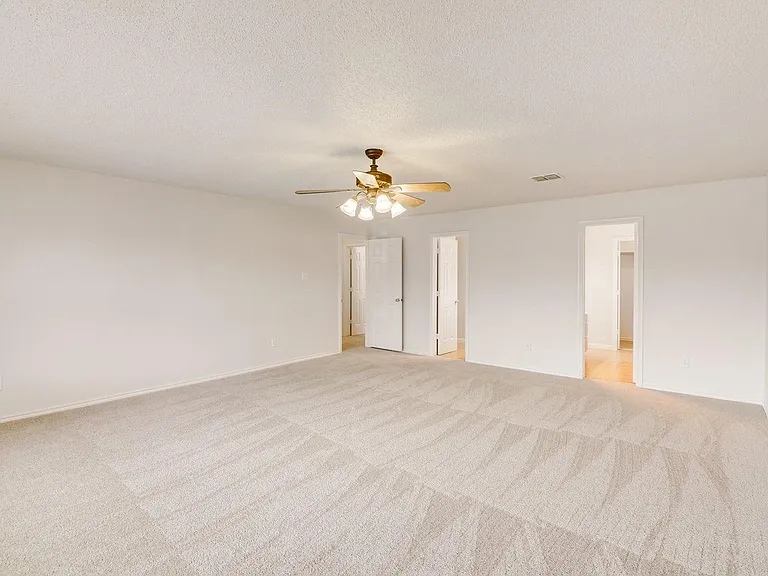 Plush New Carpet in all bedrooms and Stairs