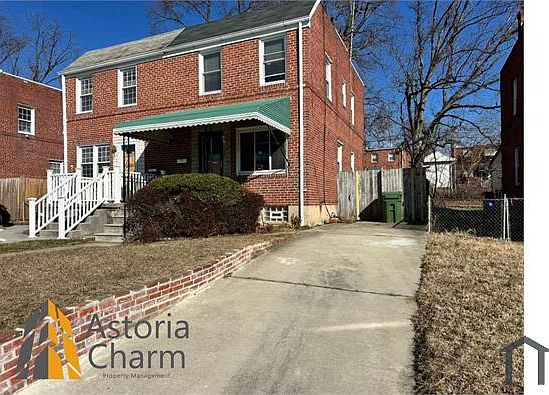 3rd image of 3718 Evergreen Ave