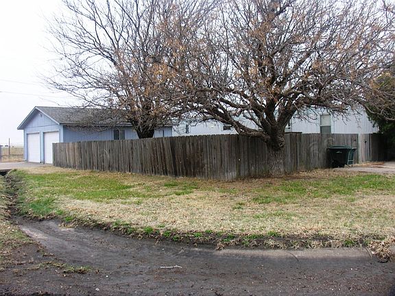 2nd image of 602 Arlington Dr