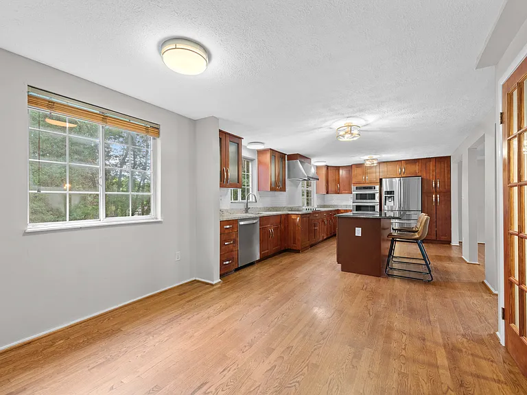 1161 Kettle Pond Ln — Photo 22