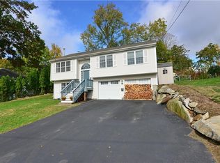 70 Sophia Dr, Warwick, RI 02886