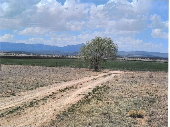 211 Sam Ford Dr, McIntosh, NM 87032