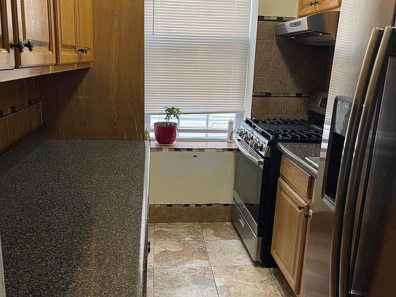 3rd image of 510 Commonwealth Ave APT 1