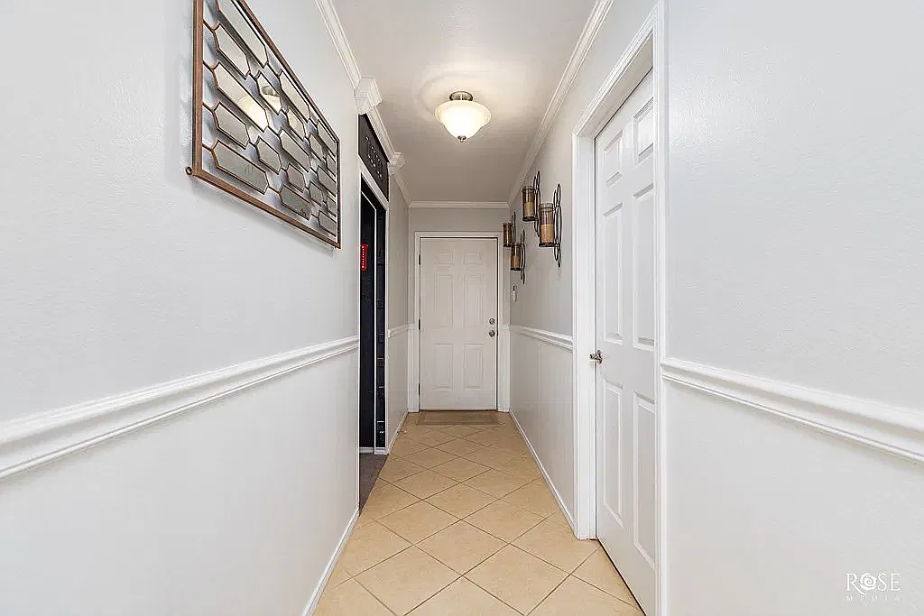 3 bed, 2.5 bath, 1593 sqft, $2,100 — Photo 3