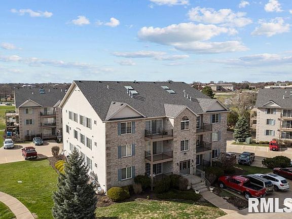 2nd image of 3033 Holiday Ct