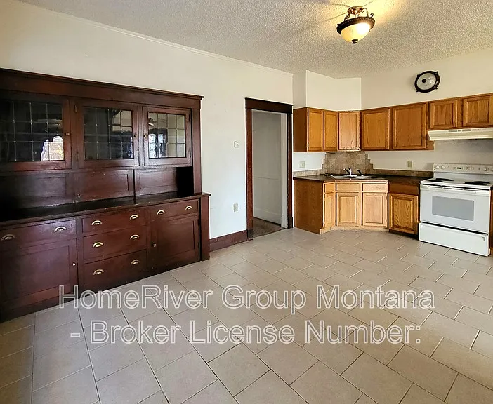 540 S 3rd St W — Photo 5
