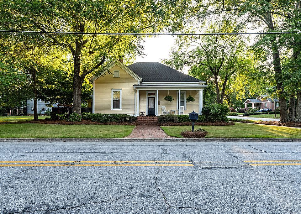 1st image of 2134 E St SE