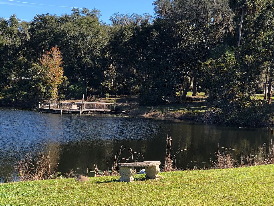 1st image of 202 Lakeview Dr