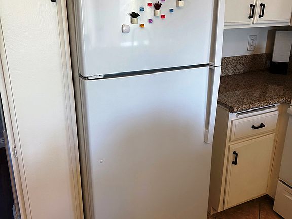 5th image of 1243 N June St #2