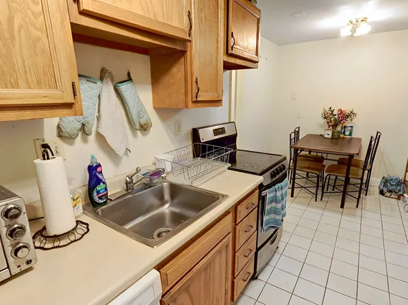216 Freeman St #2B, Brookline, MA 02446