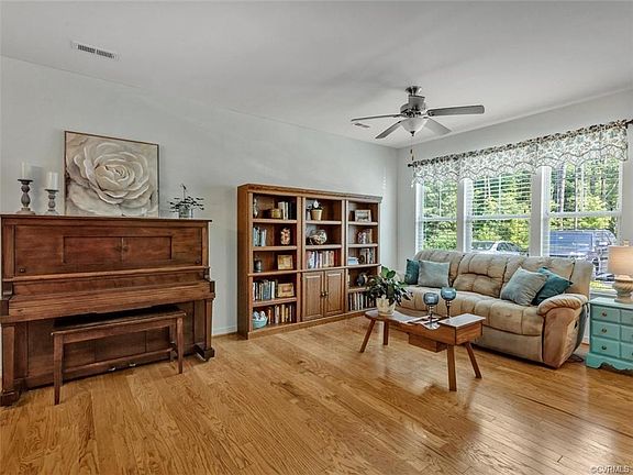 3rd image of 2465 Marions Ln