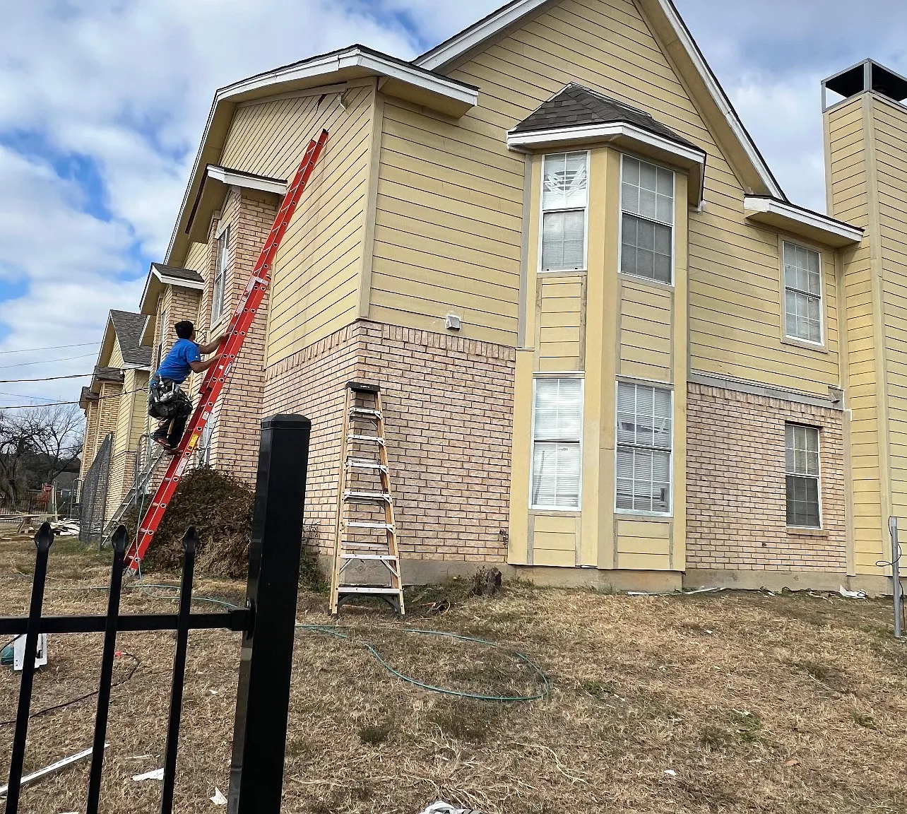 320 S Center St — Photo 1