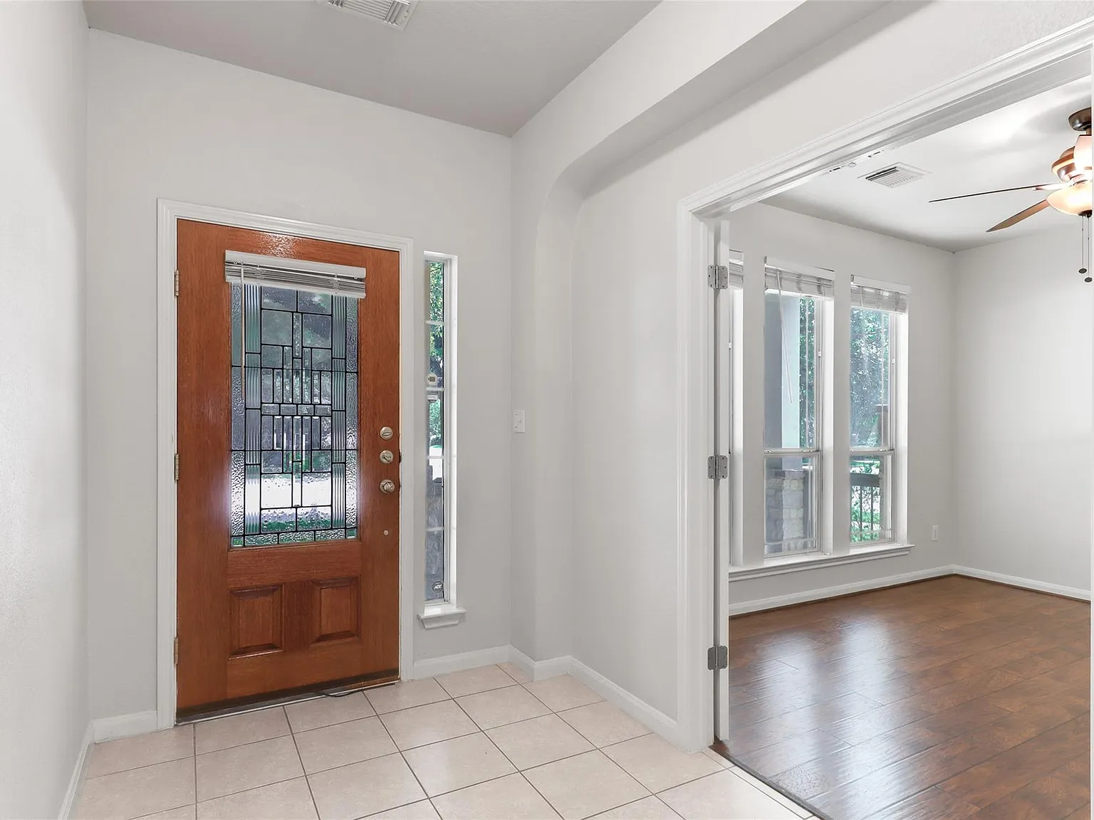 4 bed, 2.5 bath, 3573 sqft, $2,595 — Photo 4