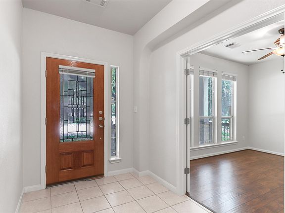 4th image of 800 S Frontier Ln