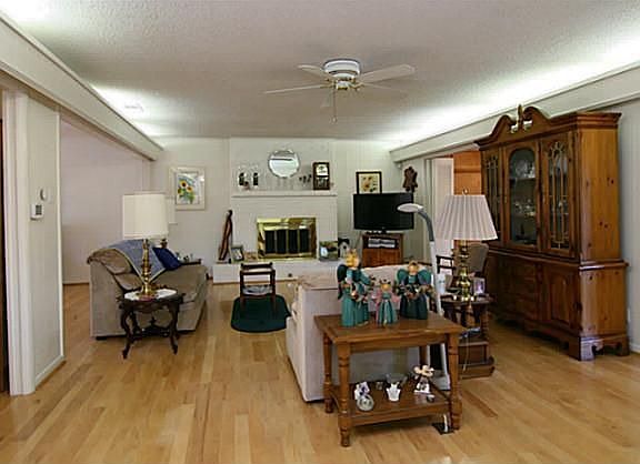 3rd image of 725 Hawthorne Dr