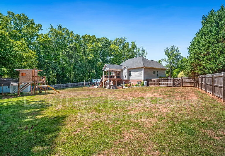 187 Marbrook Dr — Photo 42